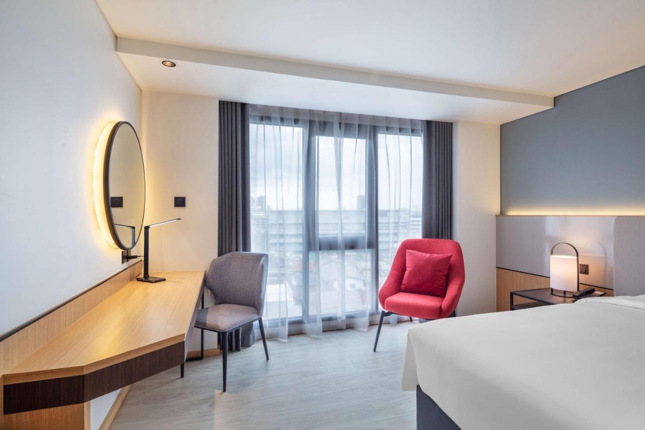 Best Western Click Sathorn 11 Банкок Екстериор снимка