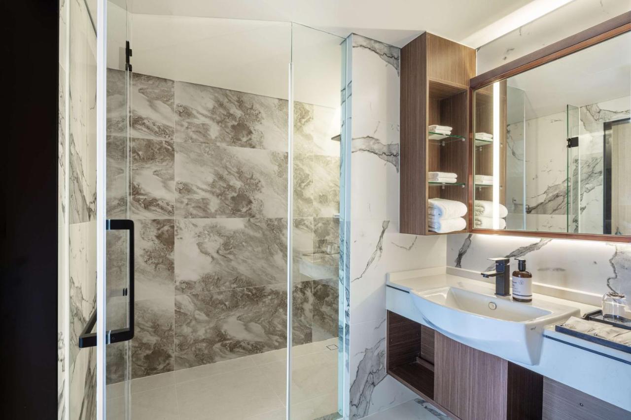 Best Western Click Sathorn 11 Банкок Екстериор снимка