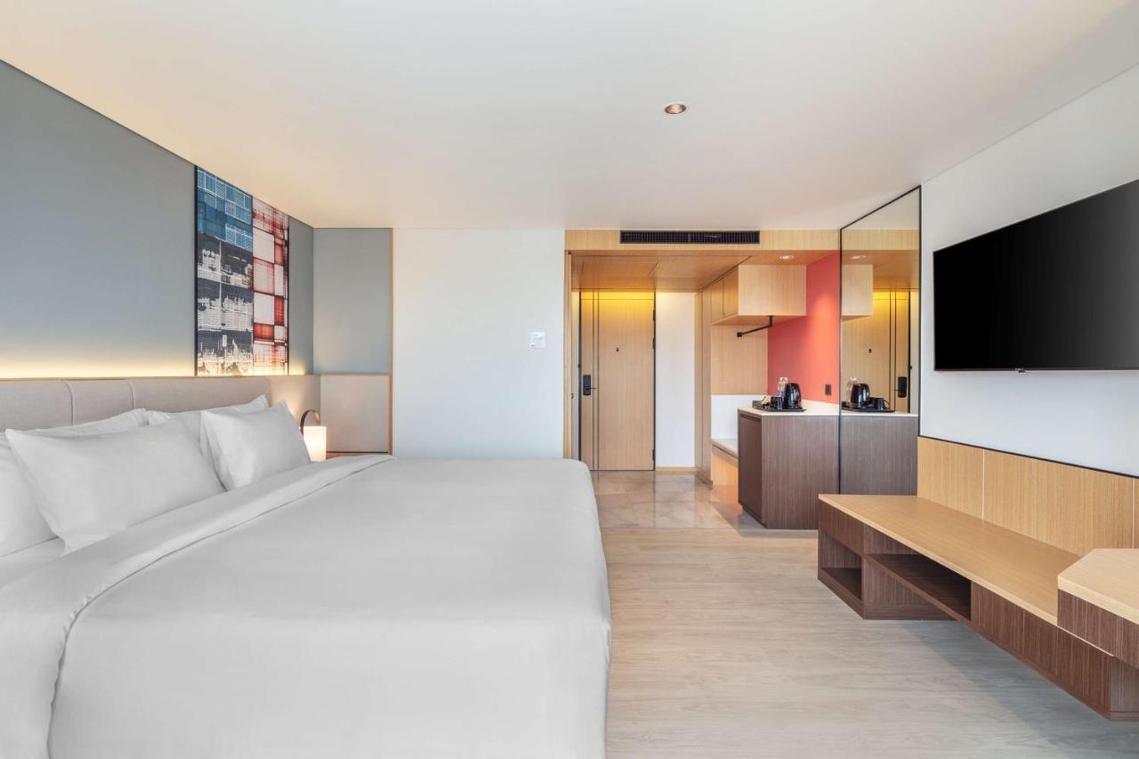 Best Western Click Sathorn 11 Банкок Екстериор снимка