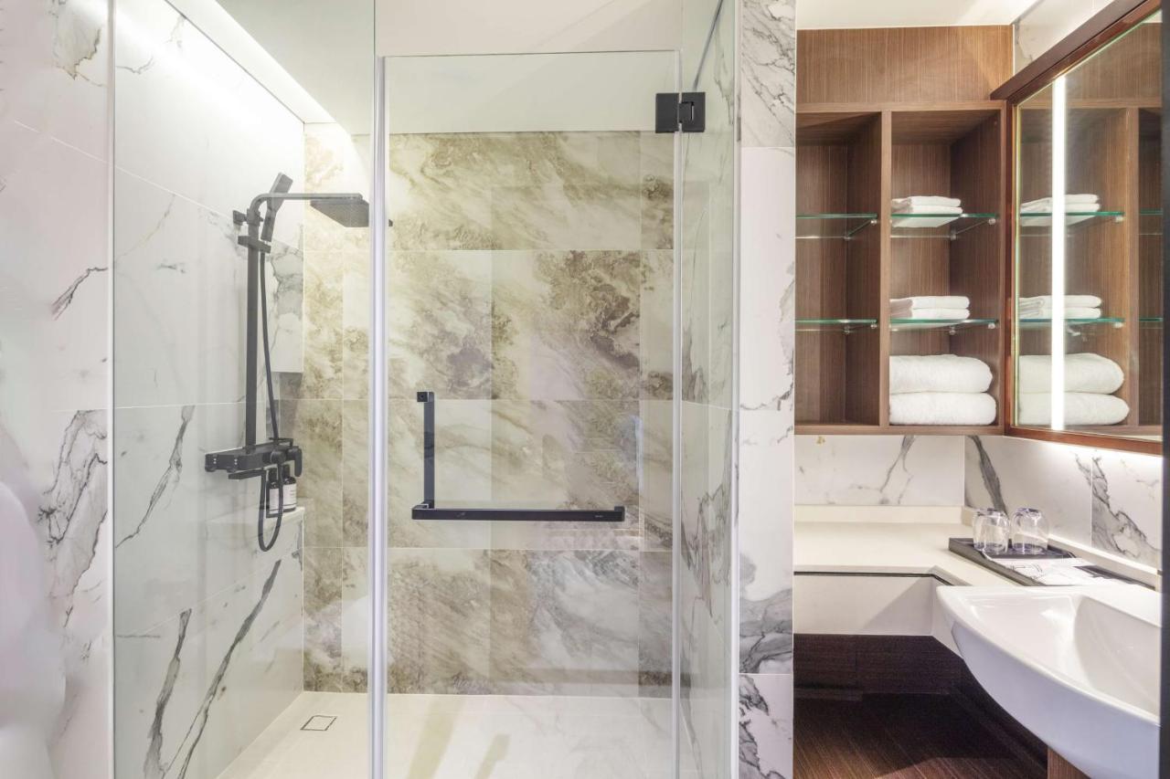 Best Western Click Sathorn 11 Банкок Екстериор снимка