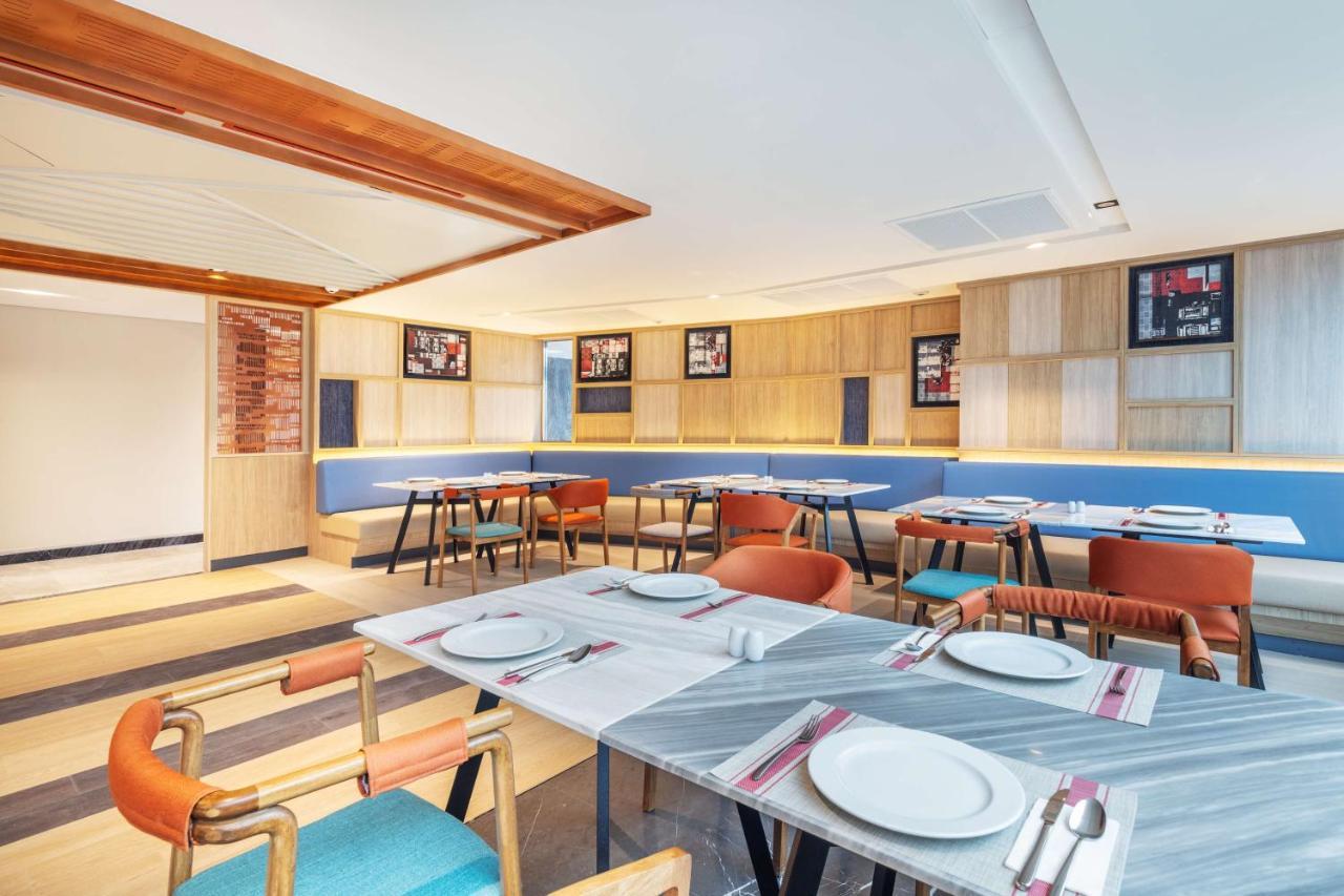 Best Western Click Sathorn 11 Банкок Екстериор снимка