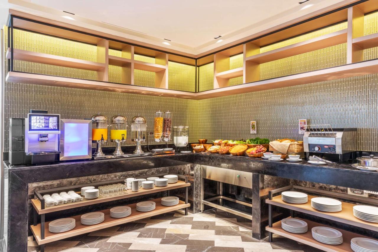 Best Western Click Sathorn 11 Банкок Екстериор снимка