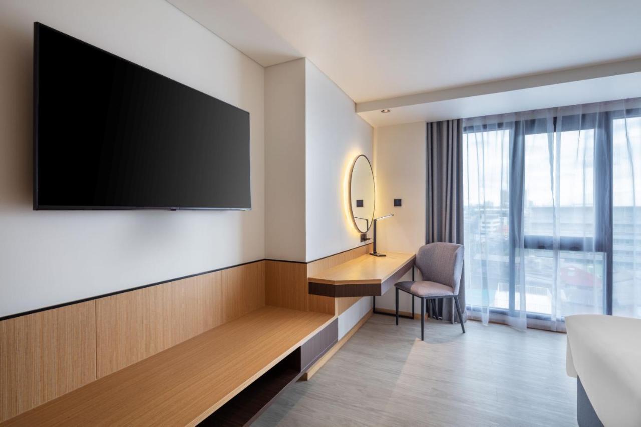 Best Western Click Sathorn 11 Банкок Екстериор снимка