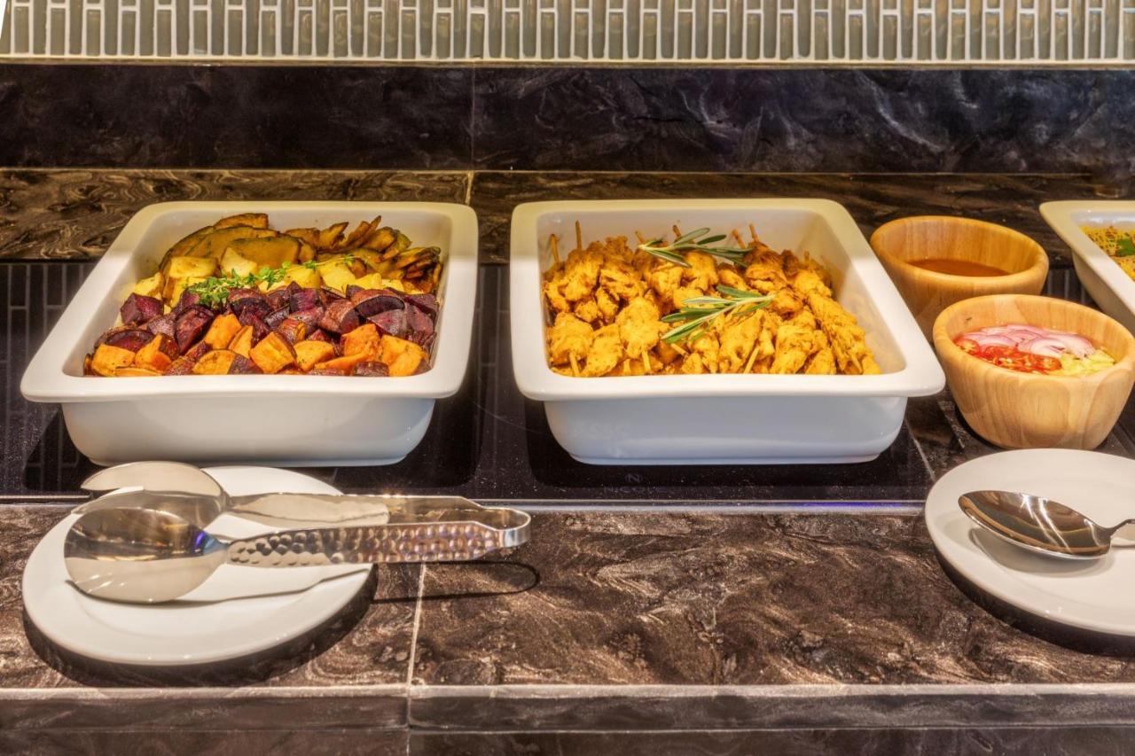Best Western Click Sathorn 11 Банкок Екстериор снимка