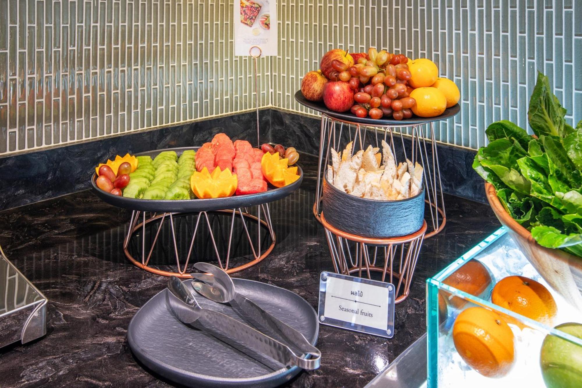 Best Western Click Sathorn 11 Банкок Екстериор снимка
